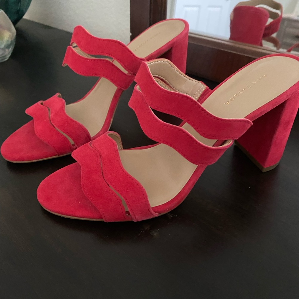 Ann Taylor “Tyler” Red Block Heel Sandals size 6.5